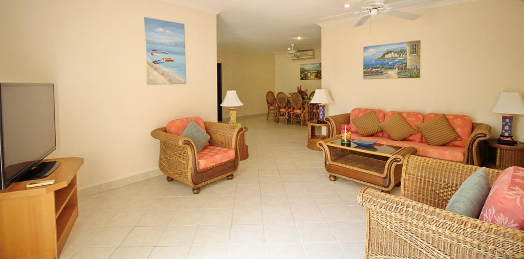 Butterfly Garden Boutique Residences By Frasier, A Lifestyle Destination Apt And Villas 1 To 3 Bedroom Units, 2 Full Bathrooms, Rain Shower, Spa Bath, Complete Kitchen, Staff 24-7,Fast Fiber Optic Wifi, 55" Smart Tv'S, Free Bbq, Pattaya Quarto foto
